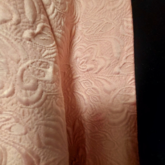 Elegant Pink Blazer with Black Lapel - Picture 3 of 8